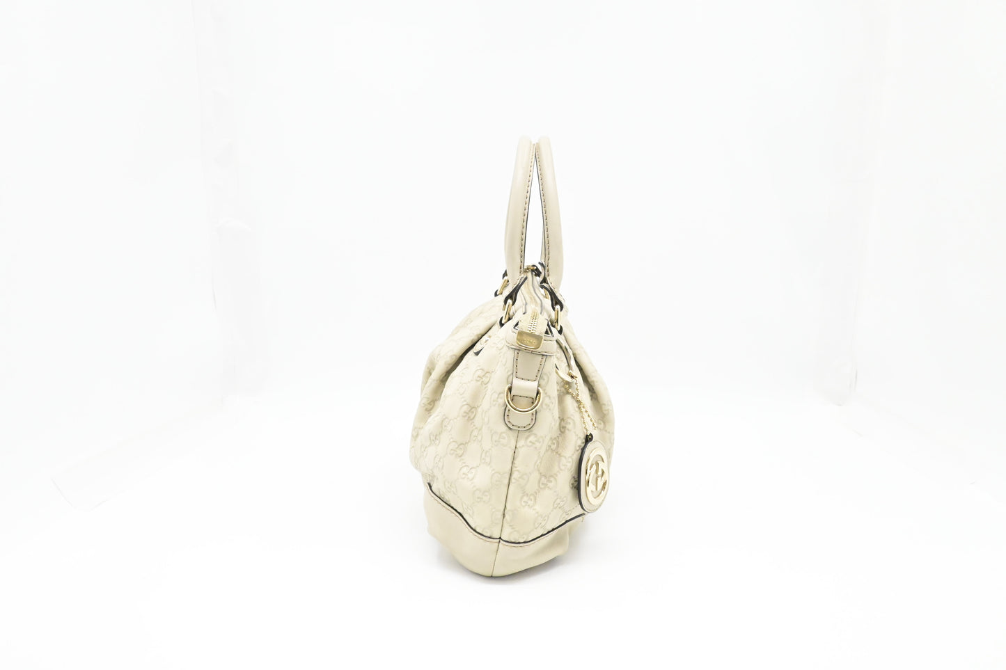 Gucci Sukey Handbag in Cream Guccissima Leather