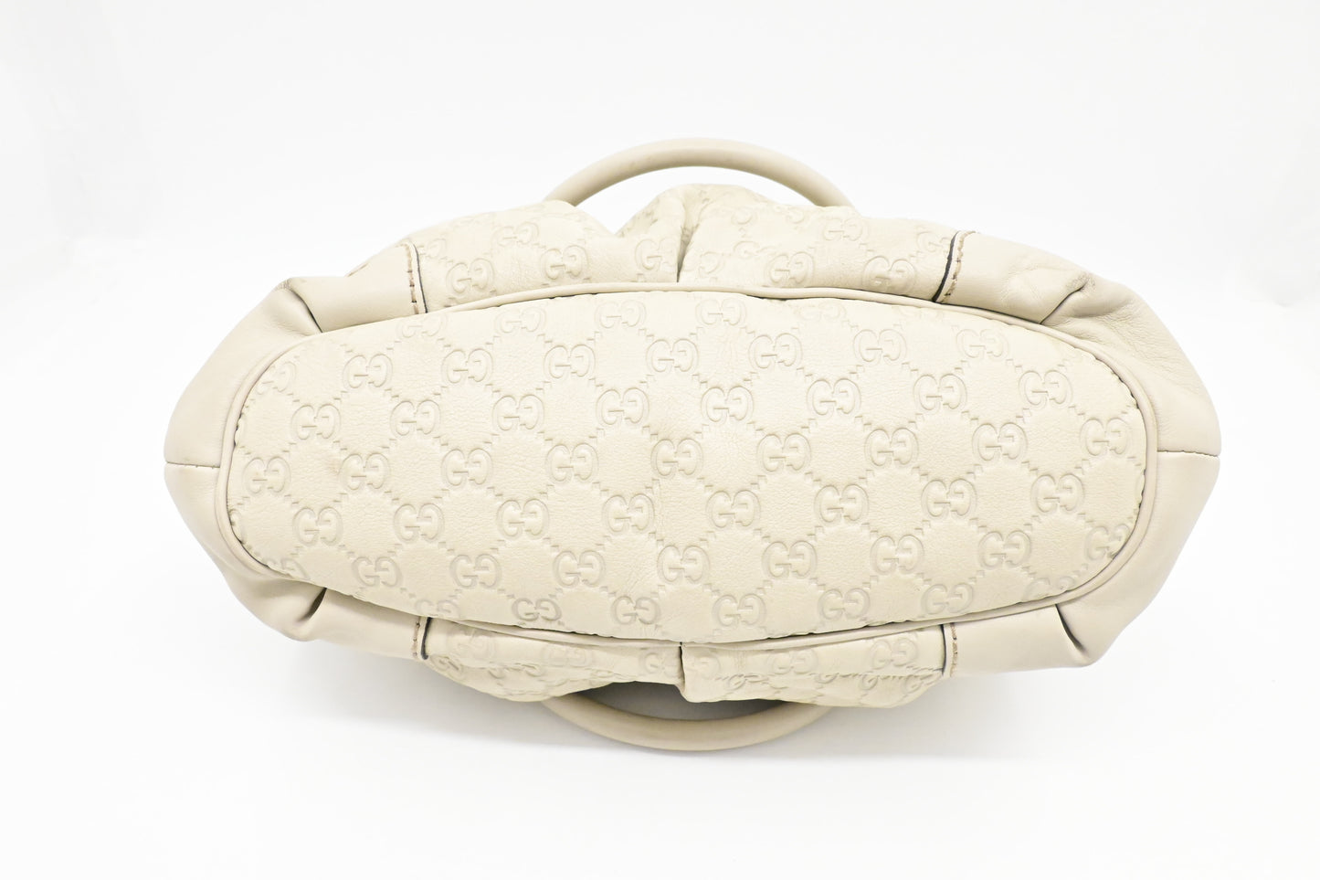 Gucci Sukey Handbag in Cream Guccissima Leather