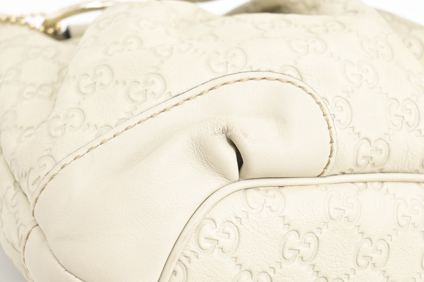 Gucci Sukey Handbag in Cream Guccissima Leather
