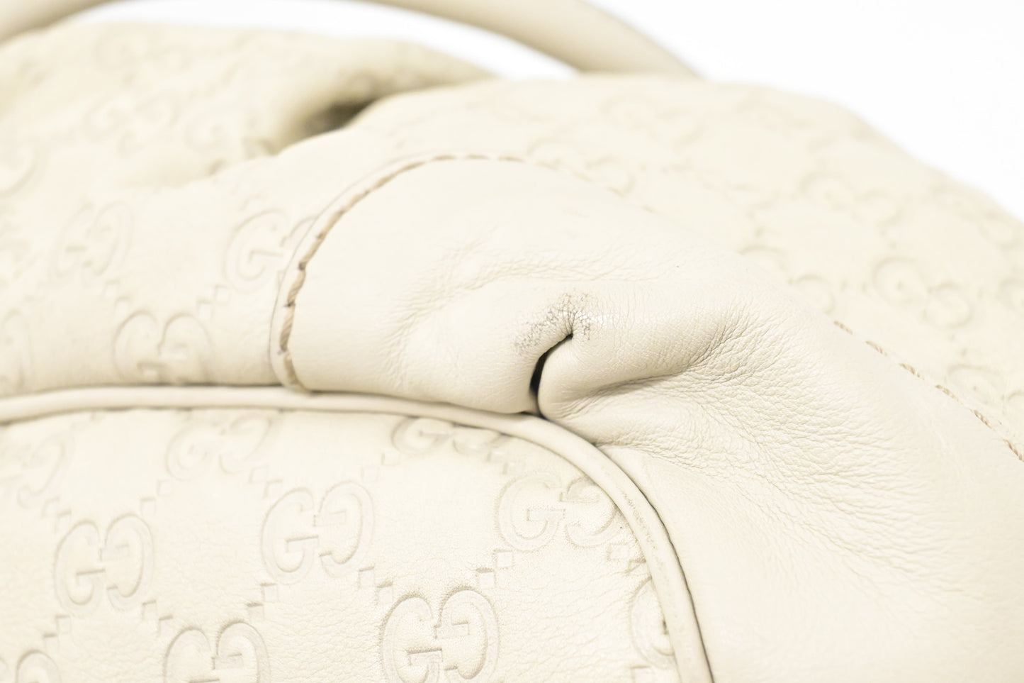 Gucci Sukey Handbag in Cream Guccissima Leather