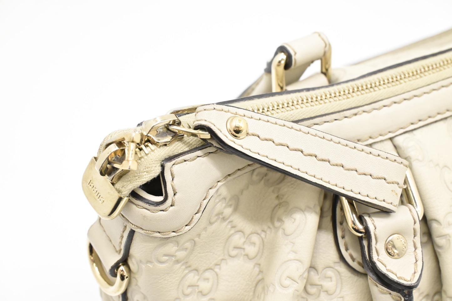Gucci Sukey Handbag in Cream Guccissima Leather