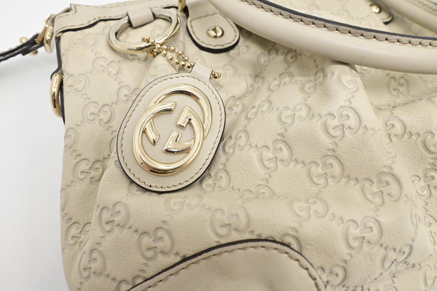 Gucci Sukey Handbag in Cream Guccissima Leather