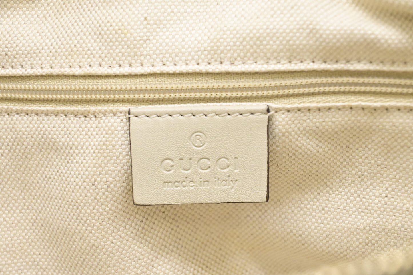 Gucci Sukey Handbag in Cream Guccissima Leather