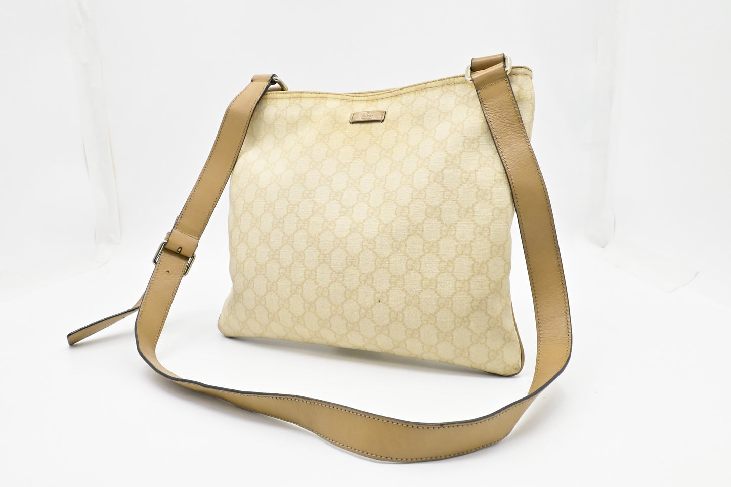 Gucci Crossbody Bag in Cream GG Supreme Canvas