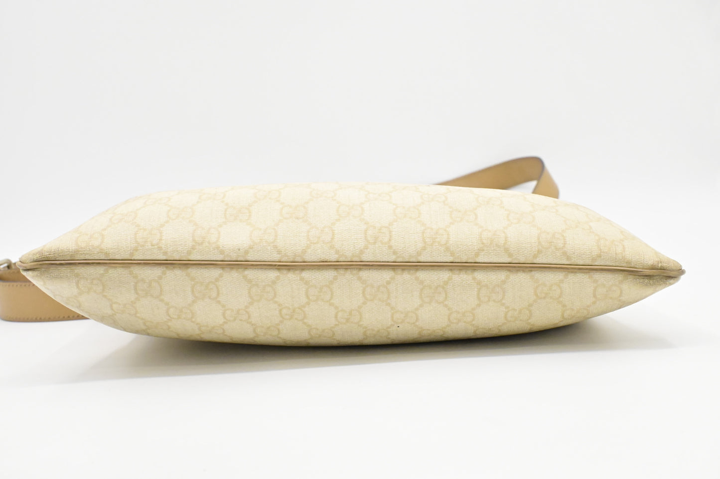 Gucci Crossbody Bag in Cream GG Supreme Canvas