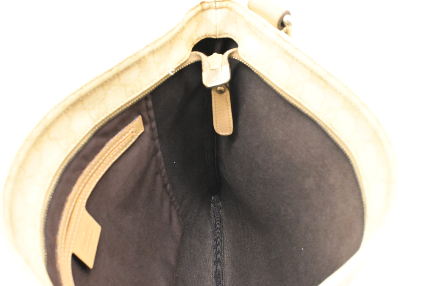 Gucci Crossbody Bag in Cream GG Supreme Canvas