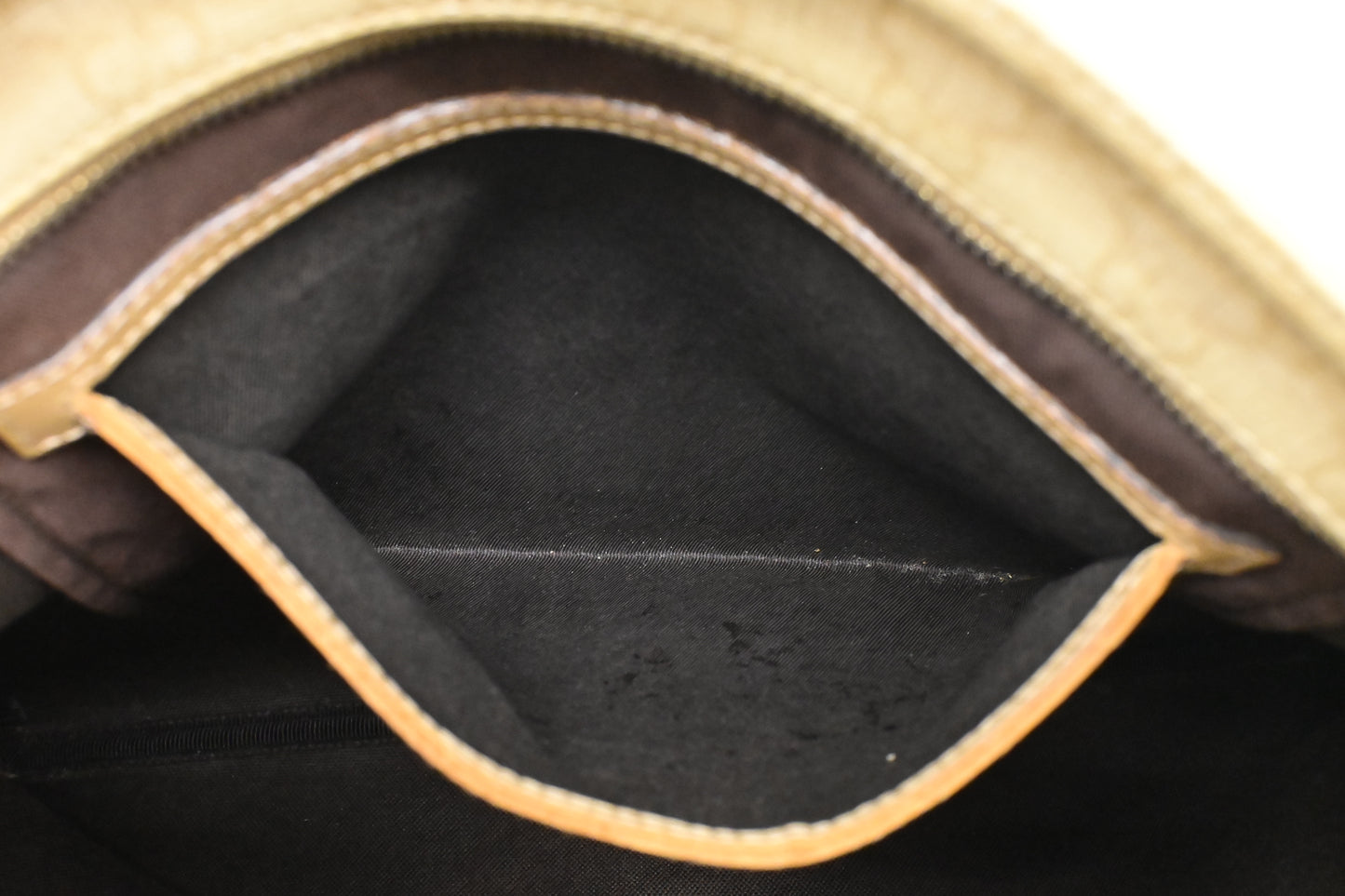 Gucci Crossbody Bag in Cream GG Supreme Canvas