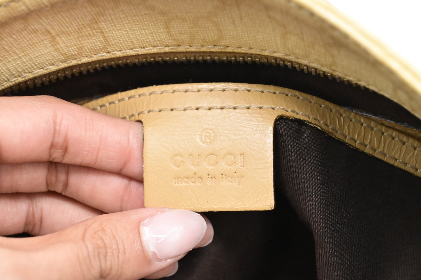 Gucci Crossbody Bag in Cream GG Supreme Canvas