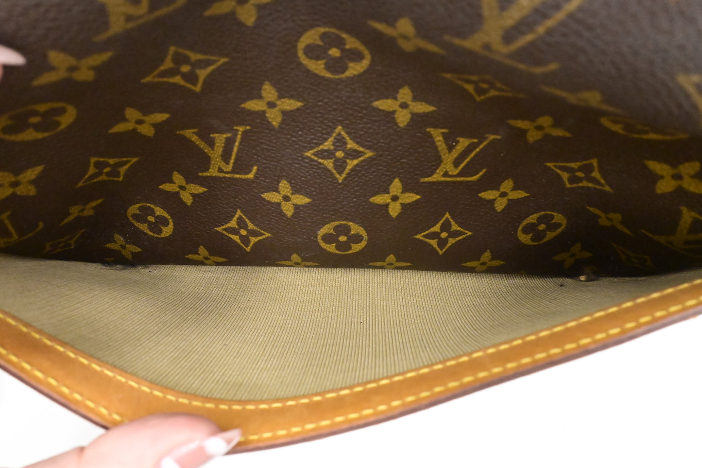 Louis Vuitton Reporter PM in Monogram Canvas