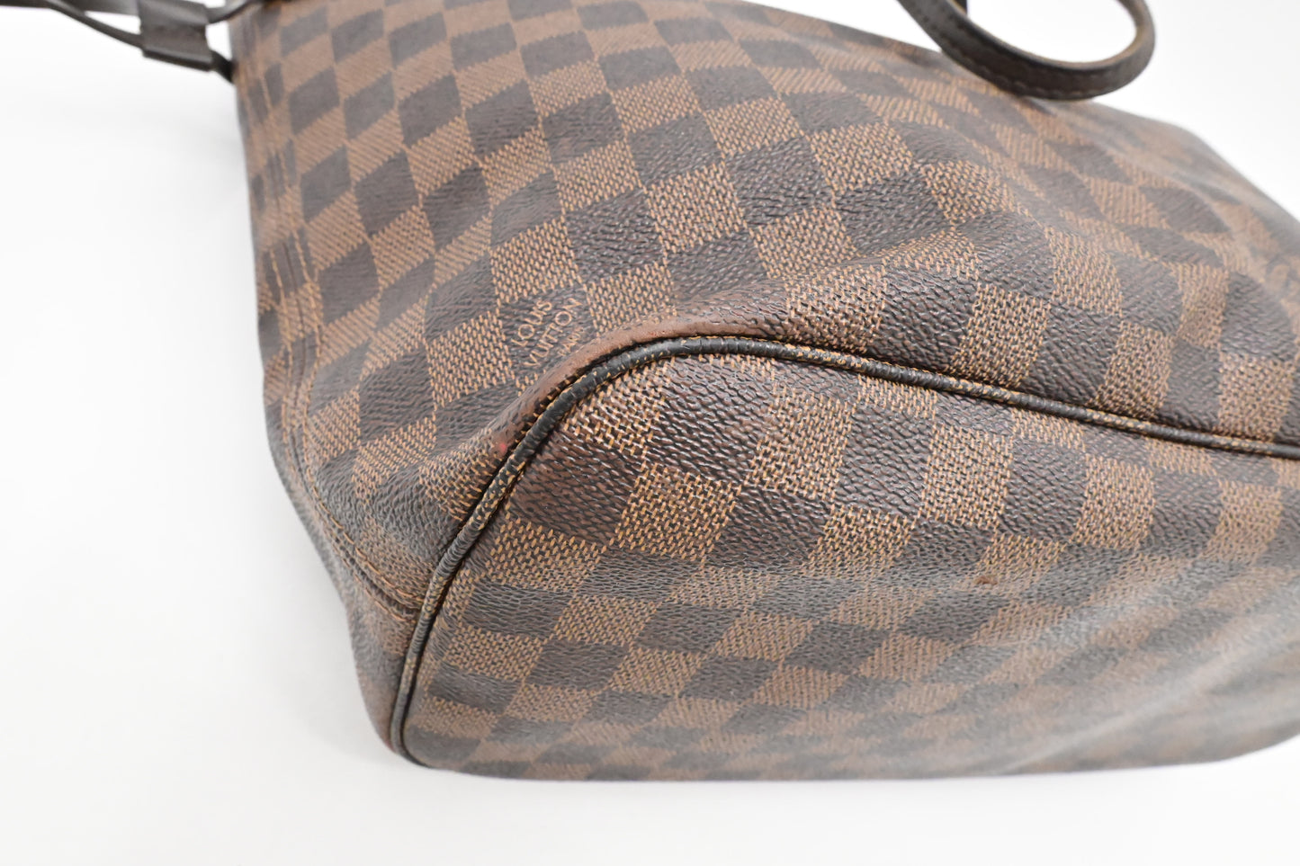 Louis Vuitton Neverfull MM in Damier Ebene Canvas