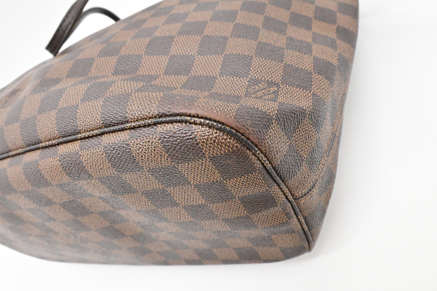 Louis Vuitton Neverfull MM in Damier Ebene Canvas