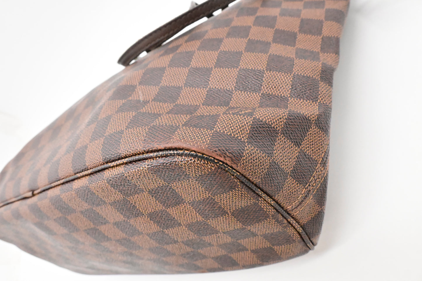 Louis Vuitton Neverfull MM in Damier Ebene Canvas
