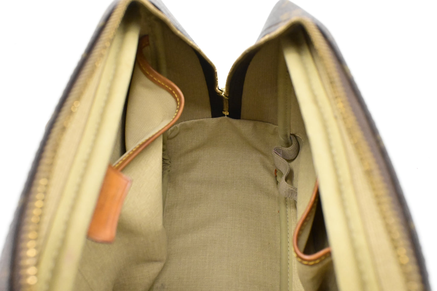 Louis Vuitton Deauville in Monogram Canvas