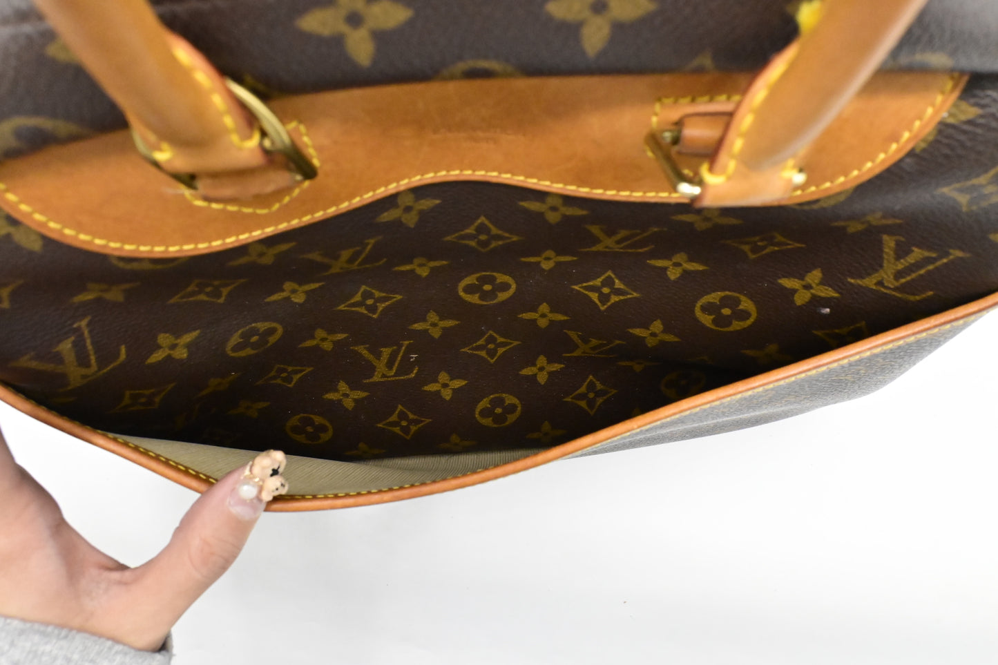 Louis Vuitton Deauville in Monogram Canvas