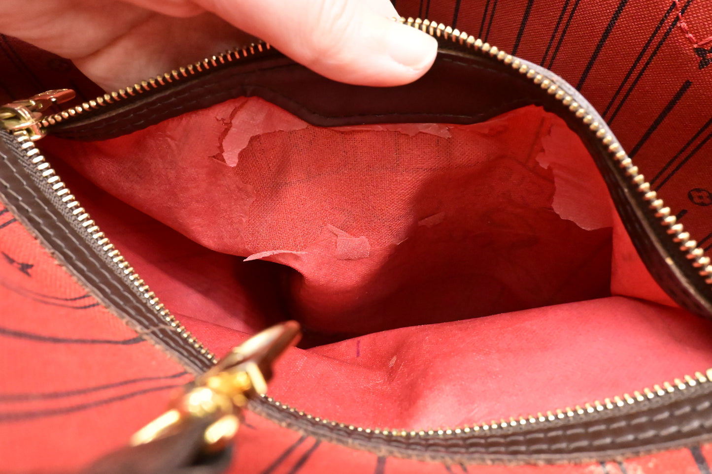 Louis Vuitton Neverfull MM in Damier Ebene Canvas