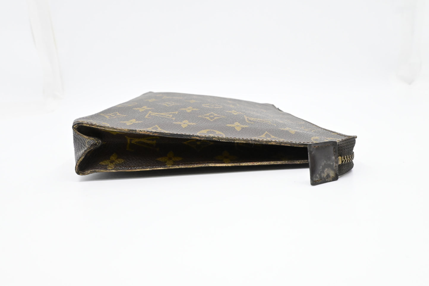 Louis Vuitton Toiletry 26 in Monogram Canvas