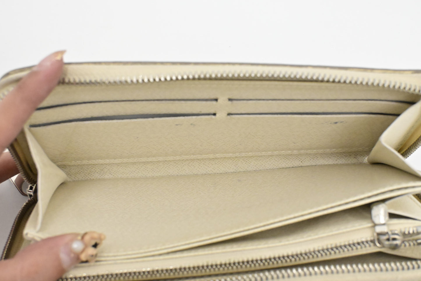 Louis Vuitton Long Zippy Wallet in White Epi Leather