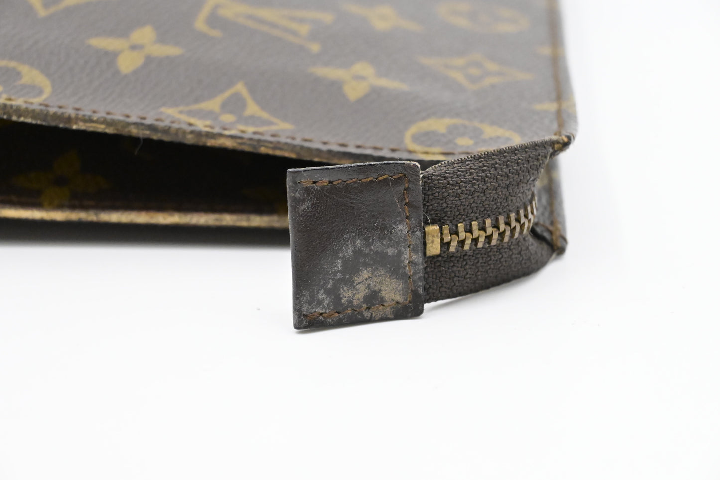 Louis Vuitton Toiletry 26 in Monogram Canvas