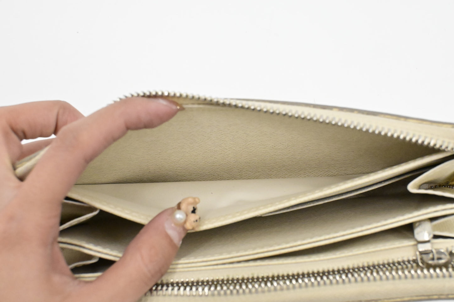 Louis Vuitton Long Zippy Wallet in White Epi Leather