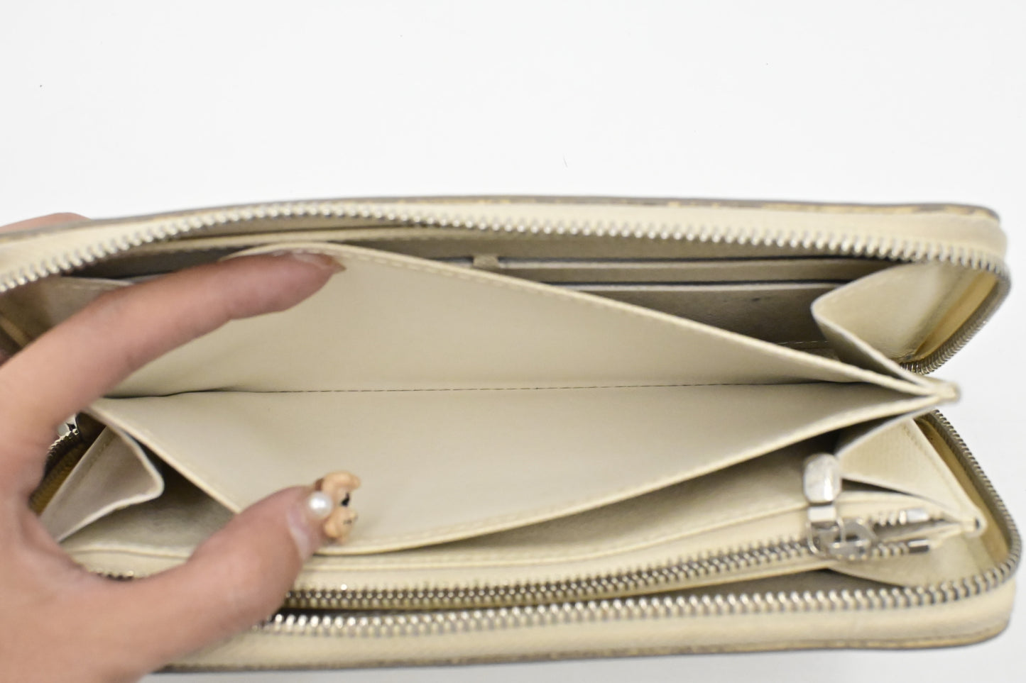 Louis Vuitton Long Zippy Wallet in White Epi Leather