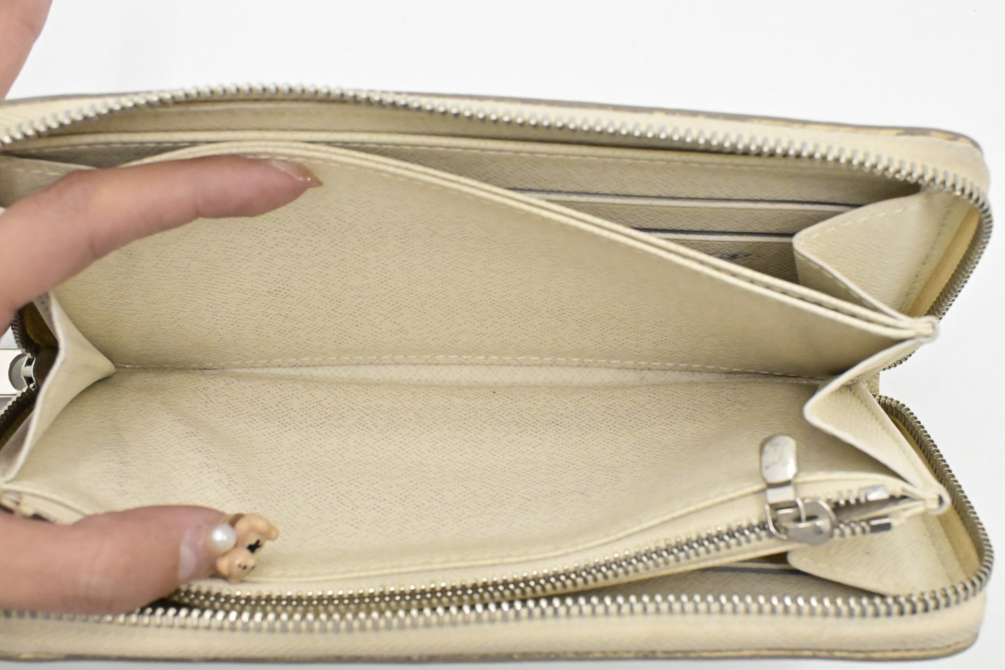 Louis Vuitton Long Zippy Wallet in White Epi Leather