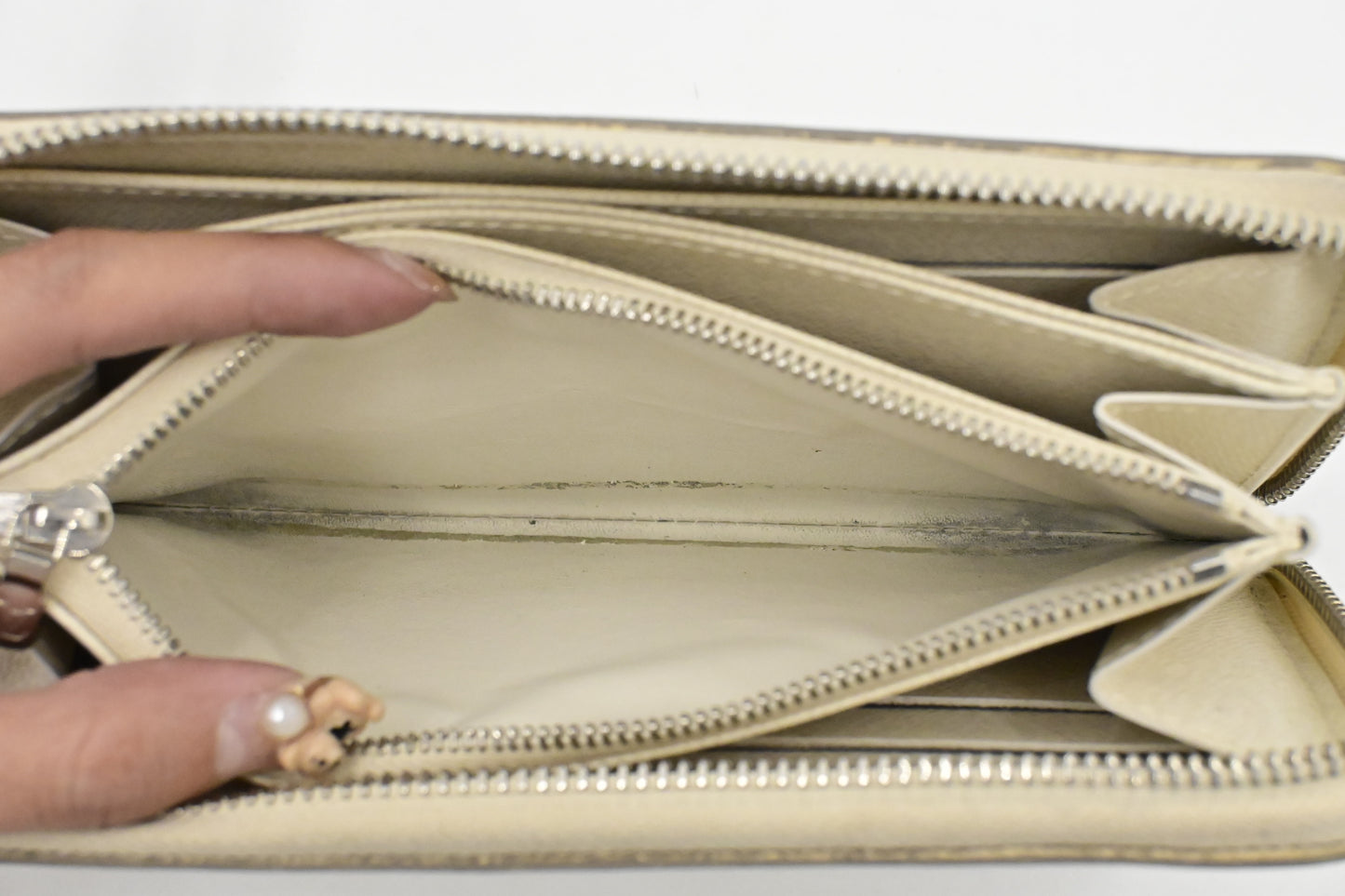Louis Vuitton Long Zippy Wallet in White Epi Leather