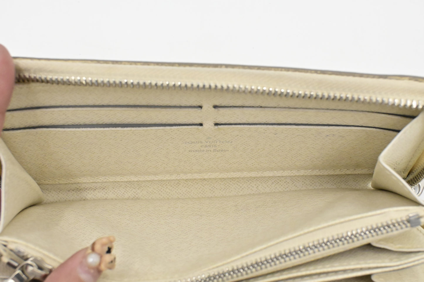 Louis Vuitton Long Zippy Wallet in White Epi Leather