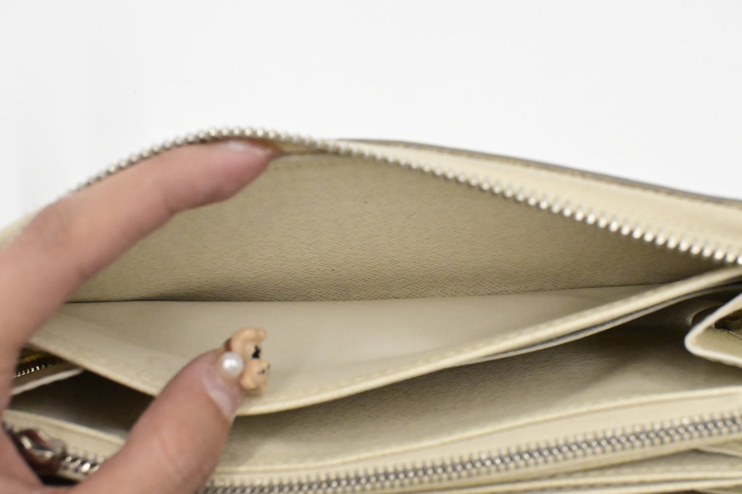 Louis Vuitton Long Zippy Wallet in White Epi Leather
