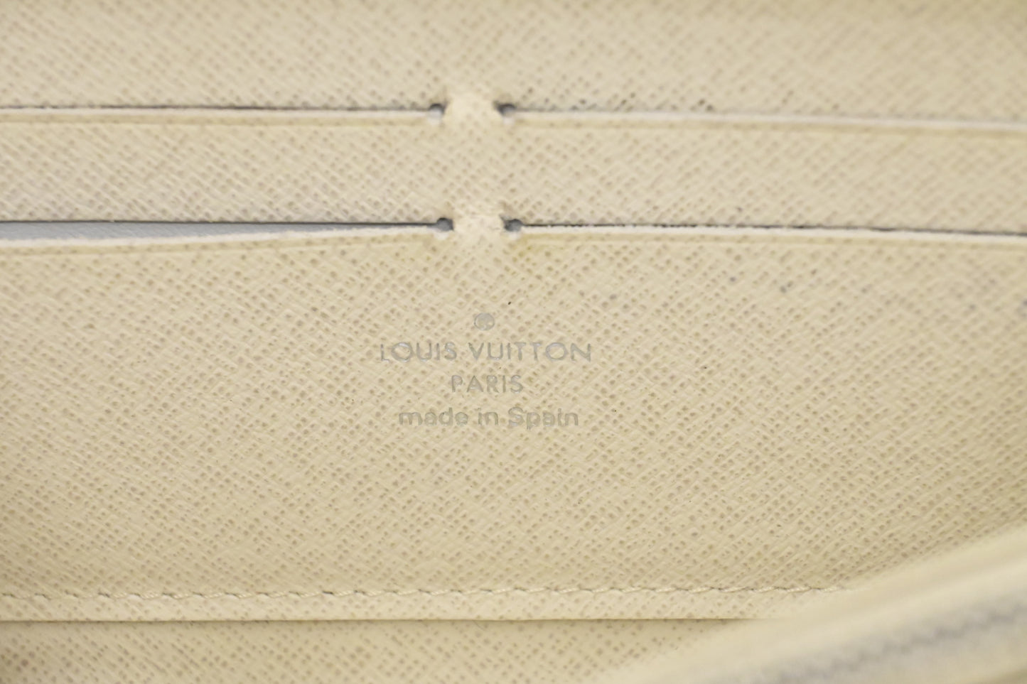 Louis Vuitton Long Zippy Wallet in White Epi Leather