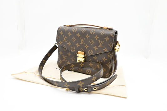 Louis Vuitton Pochette Métis in Monogram Canvas