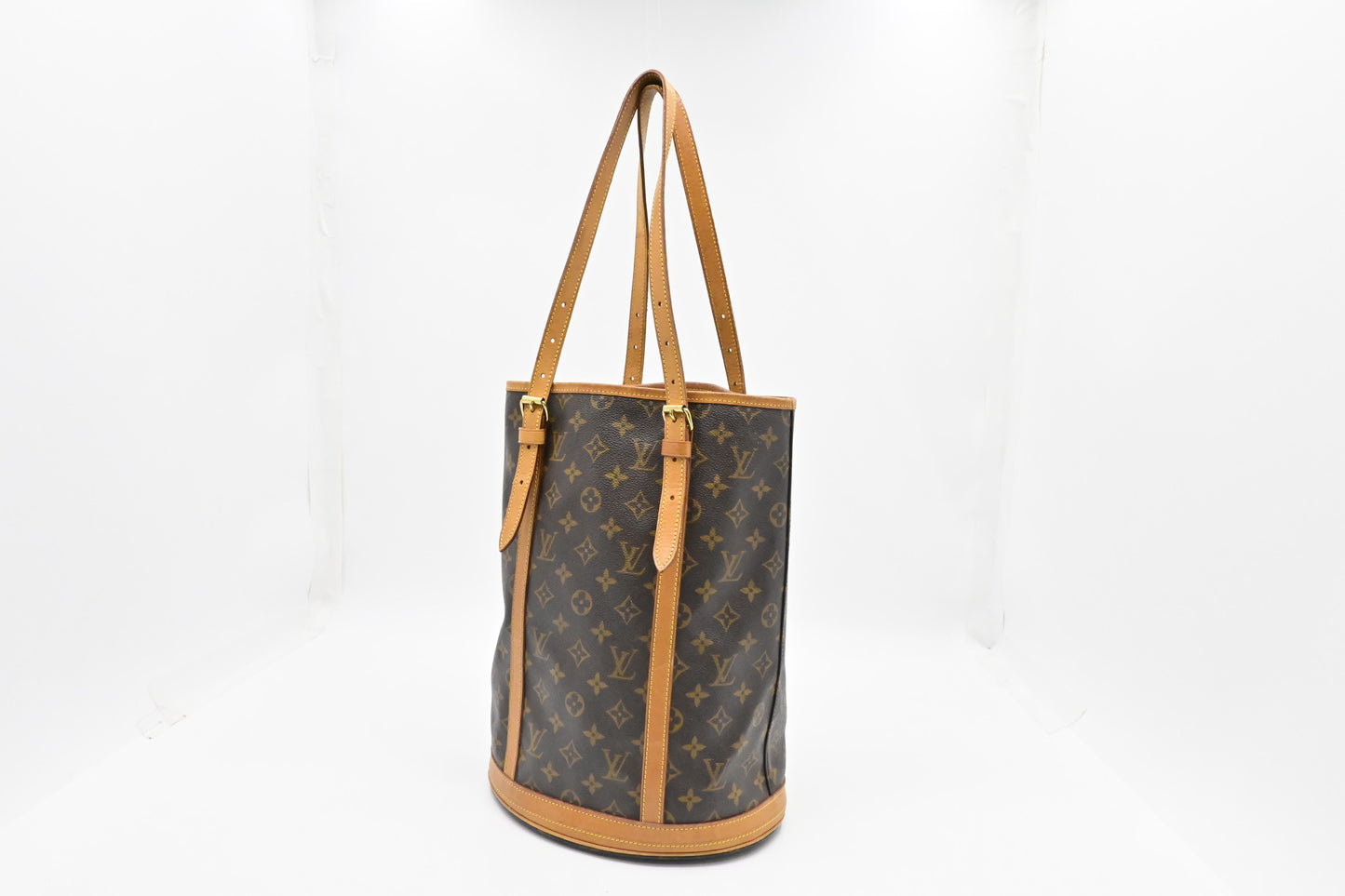 Louis Vuitton Bucket GM in Monogram Canvas
