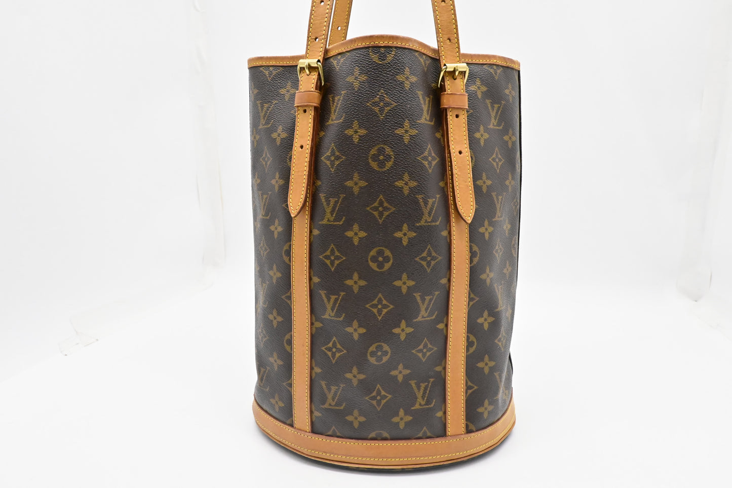 Louis Vuitton Bucket GM in Monogram Canvas