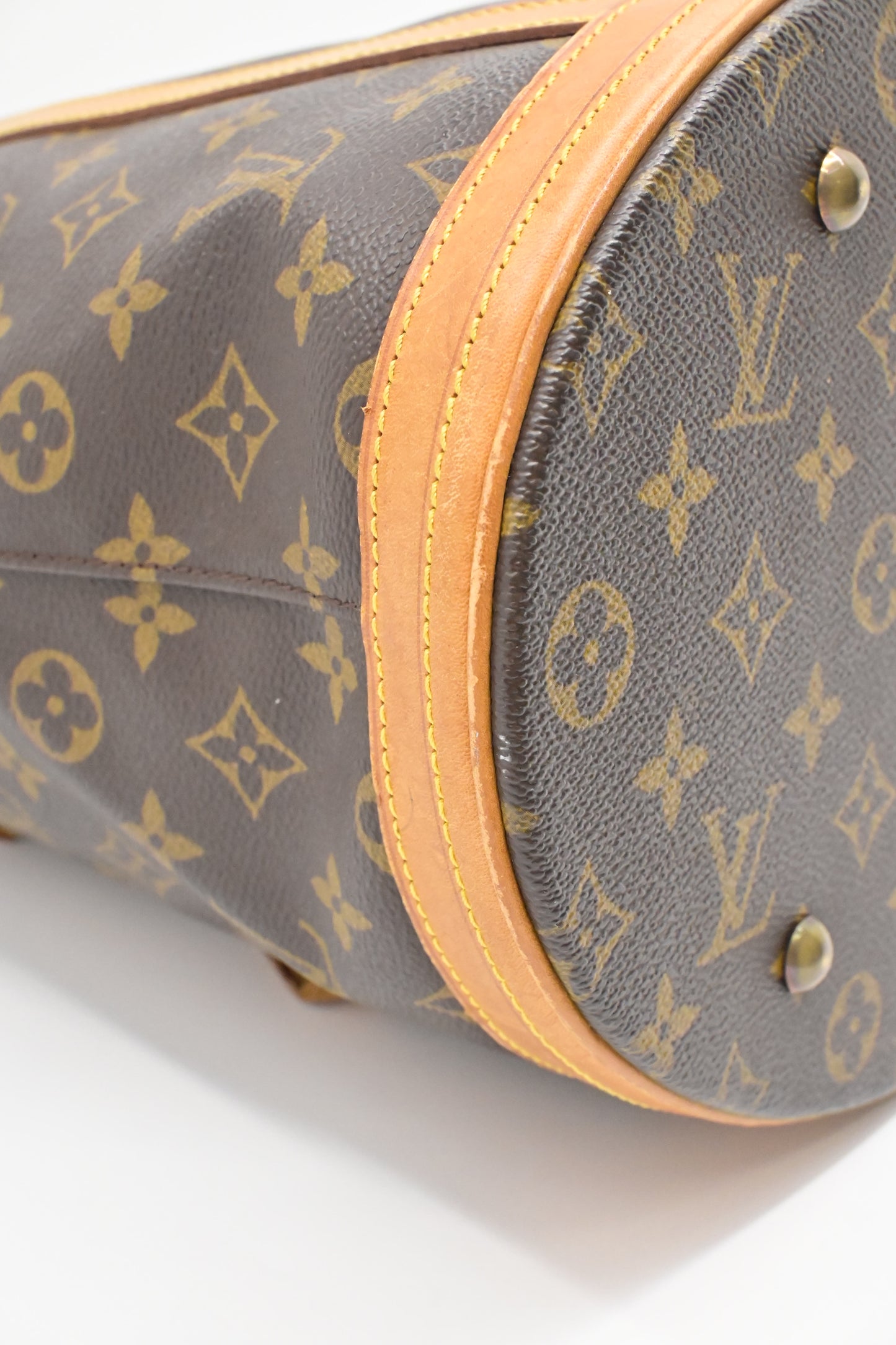 Louis Vuitton Bucket GM in Monogram Canvas