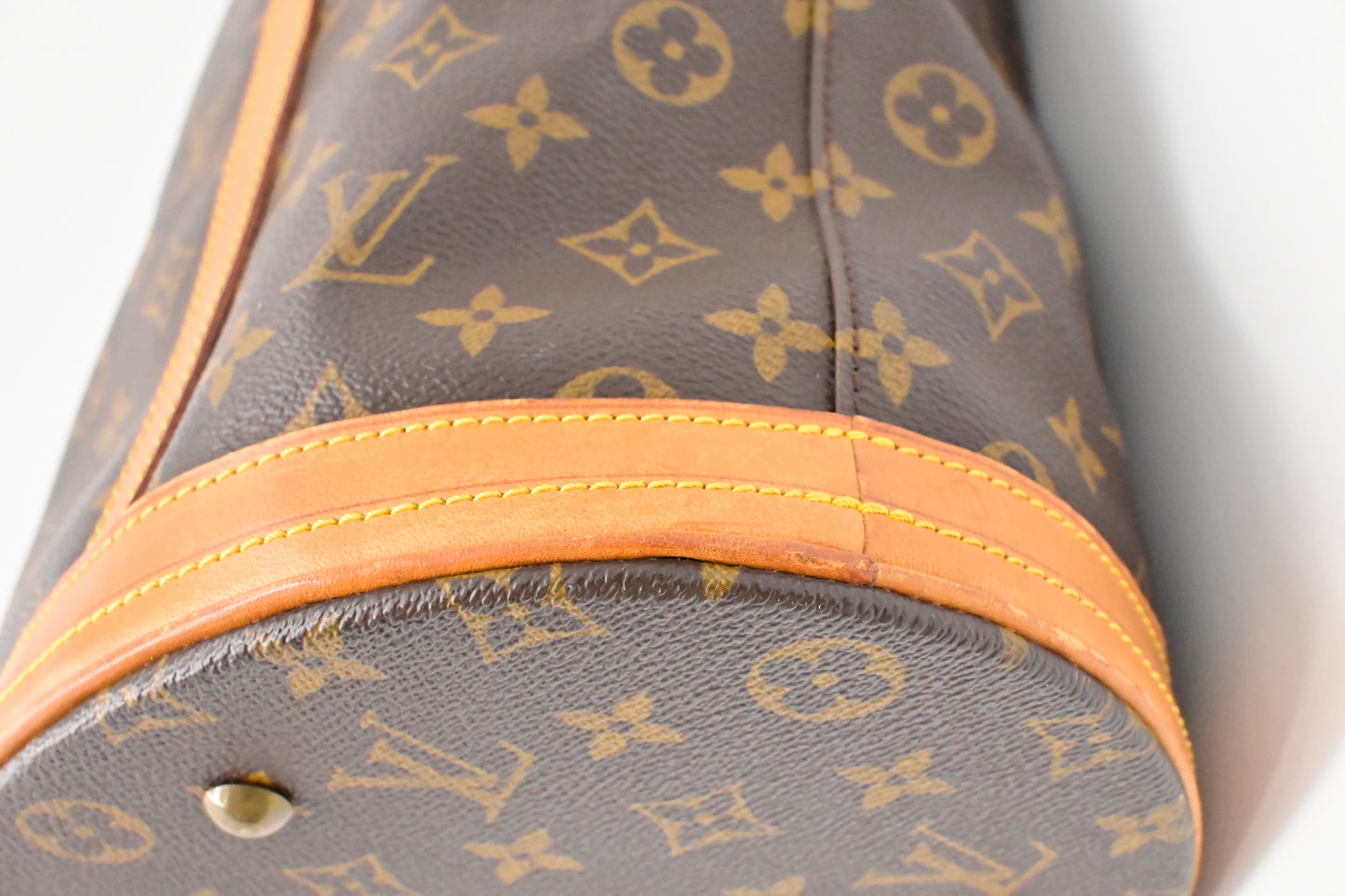 Louis Vuitton Bucket GM in Monogram Canvas