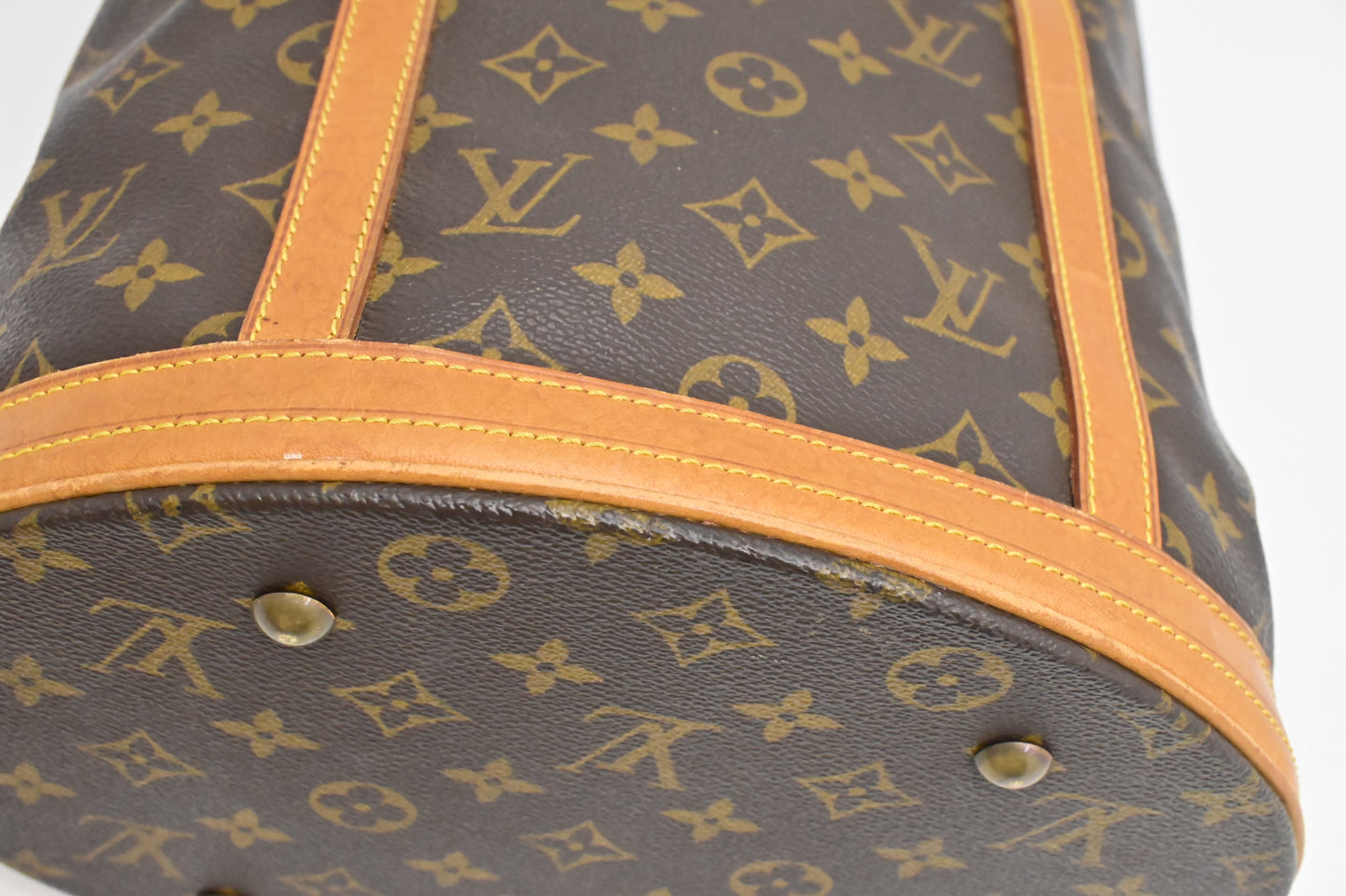 Louis Vuitton Bucket GM in Monogram Canvas