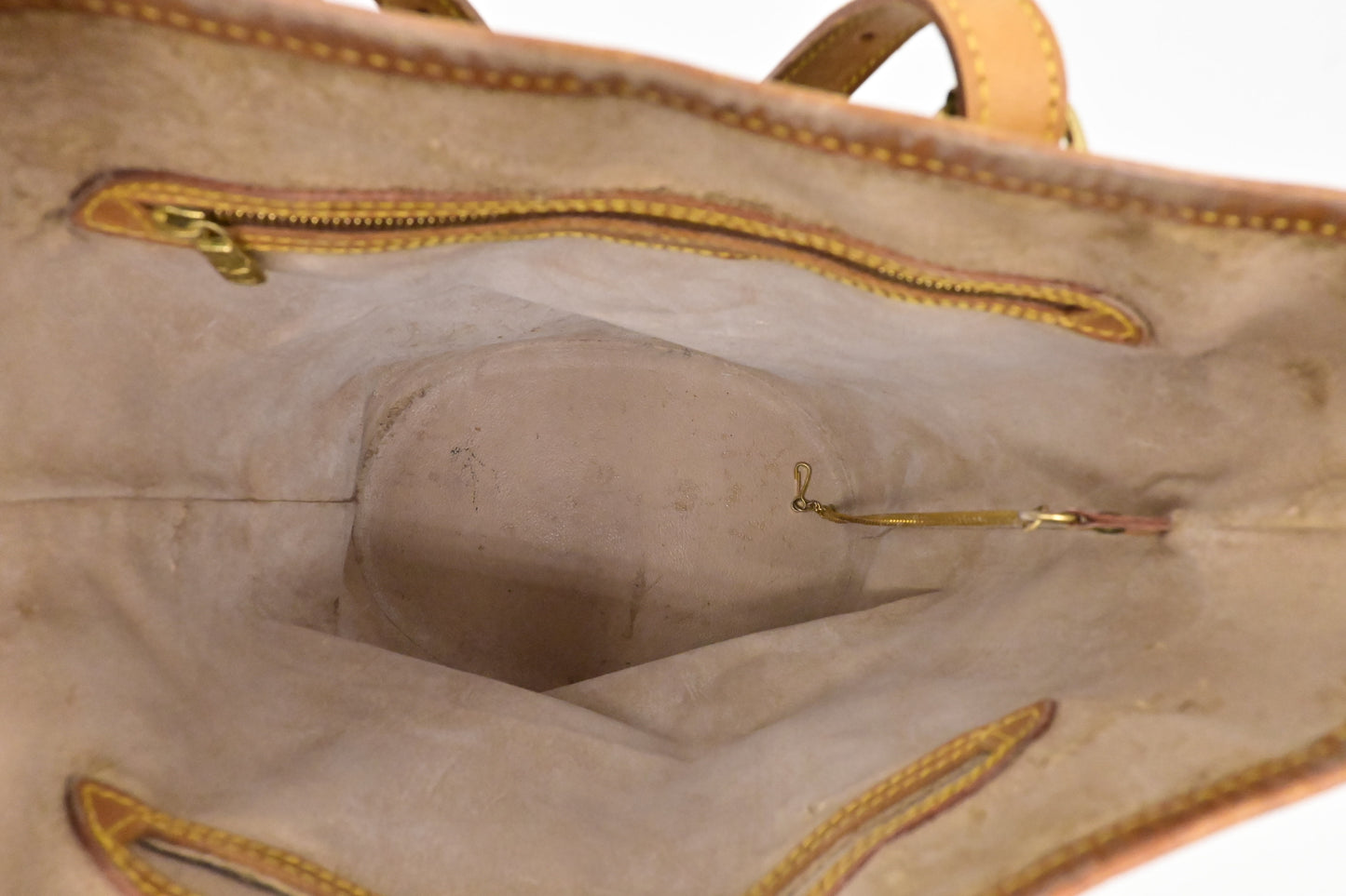 Louis Vuitton Bucket GM in Monogram Canvas