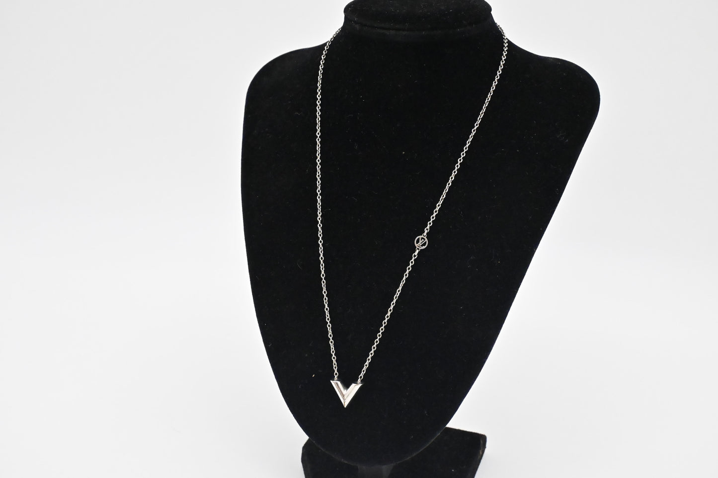 Louis Vuitton Essential V Neclace