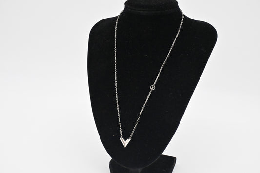 Louis Vuitton Essential V Neclace