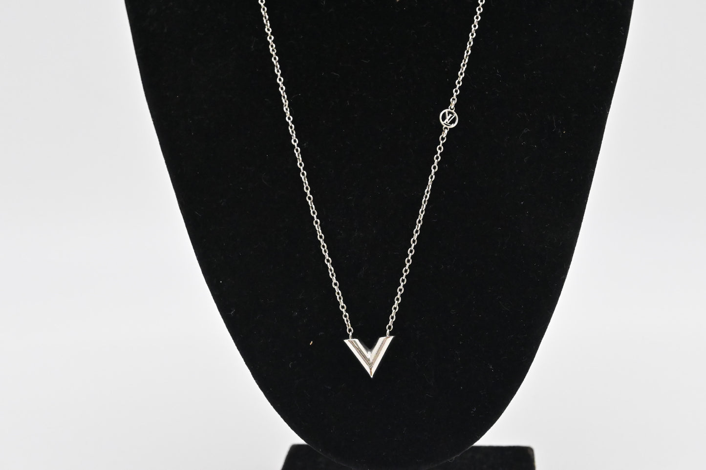 Louis Vuitton Essential V Neclace