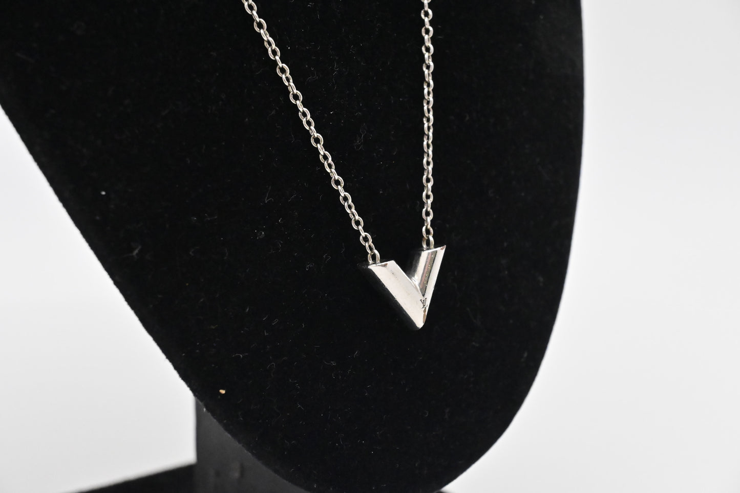Louis Vuitton Essential V Neclace