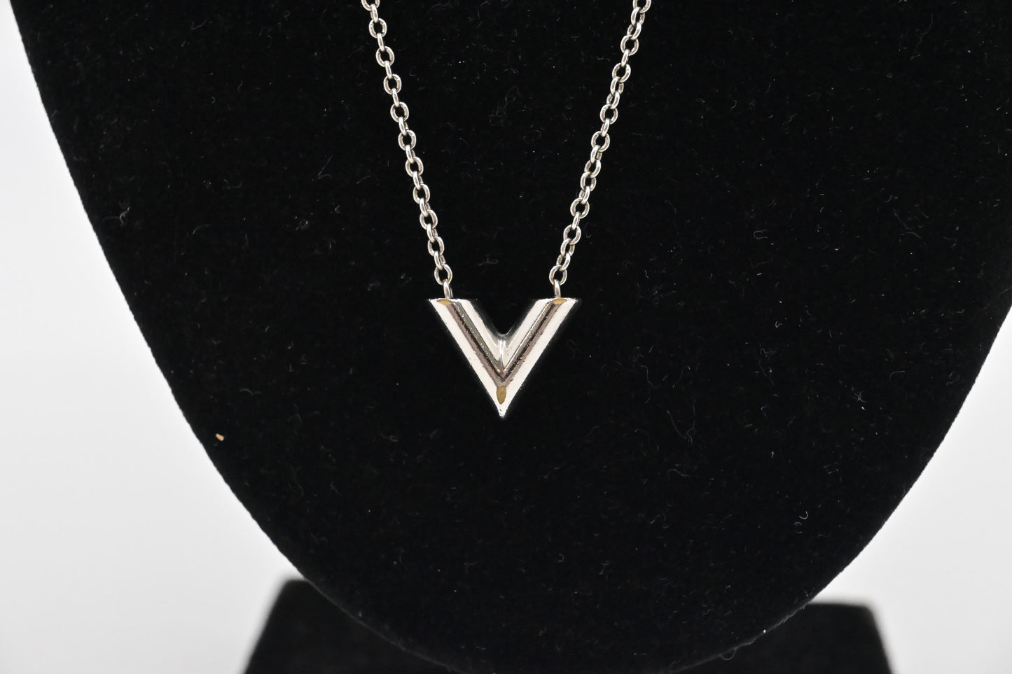 Louis Vuitton Essential V Neclace