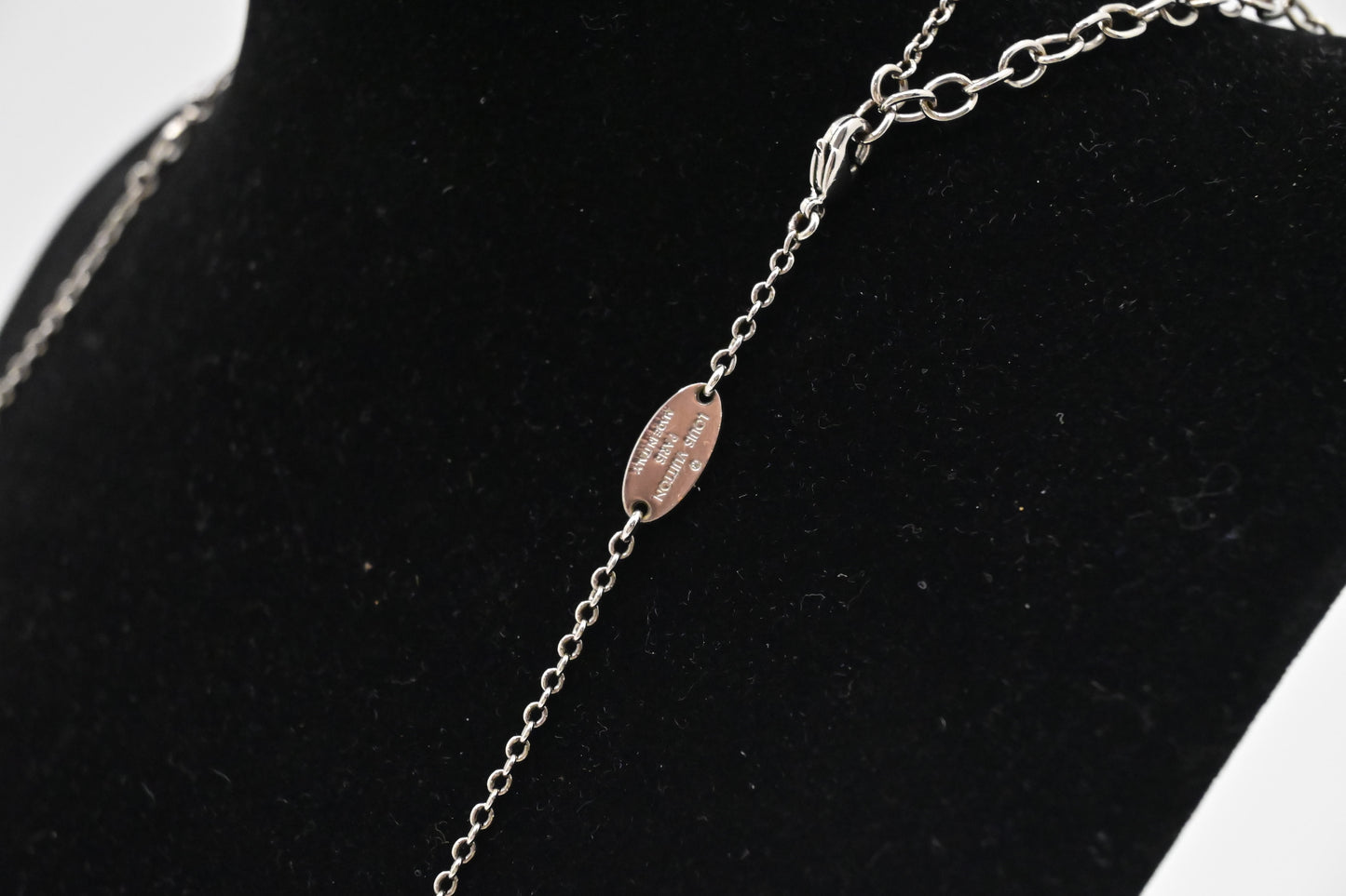 Louis Vuitton Essential V Neclace