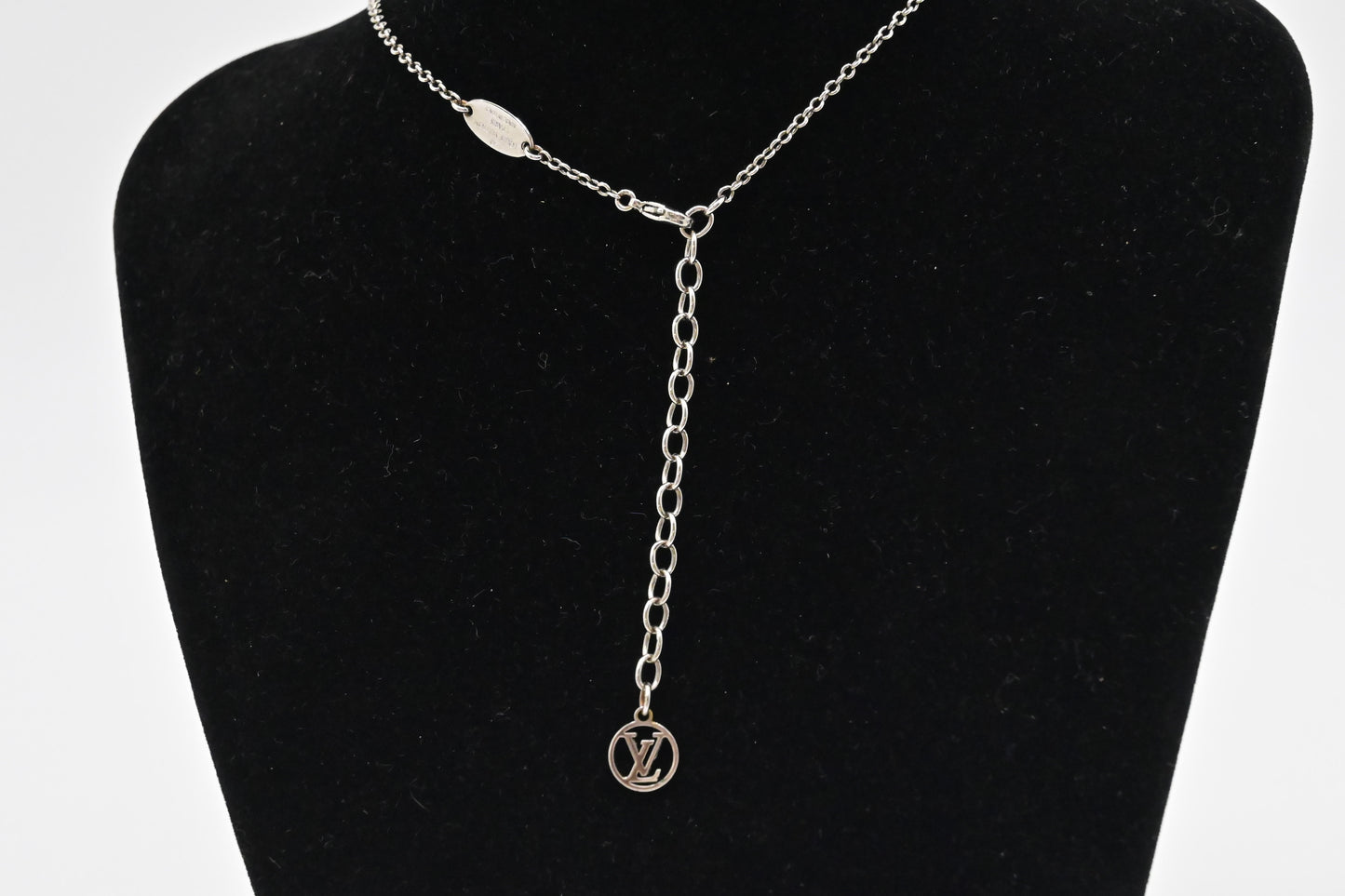 Louis Vuitton Essential V Neclace
