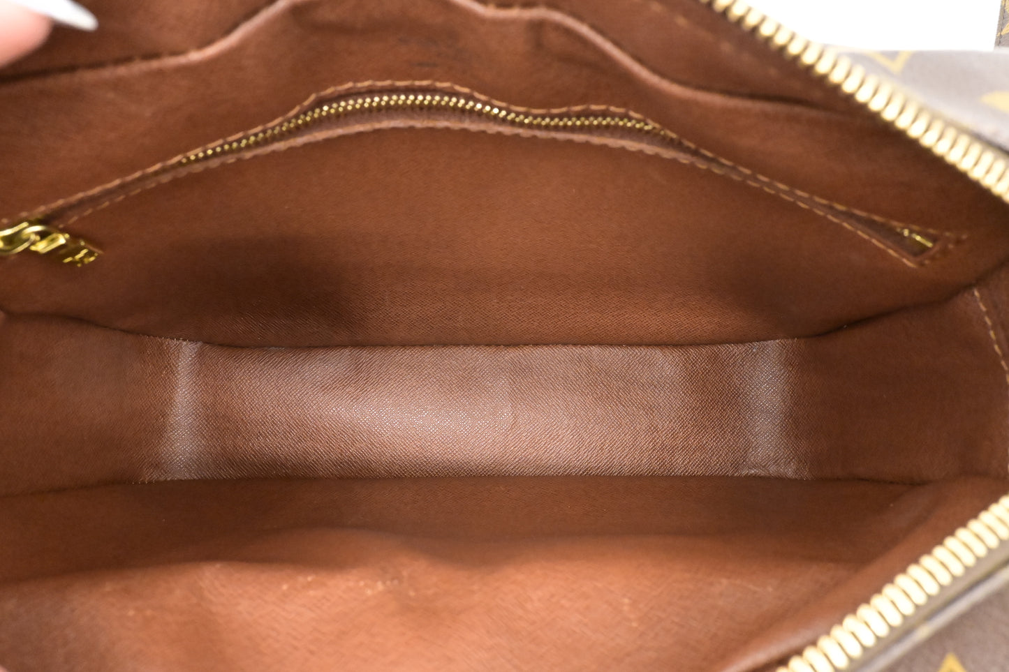 Louis Vuitton Nil 28 in Monogram Canvas