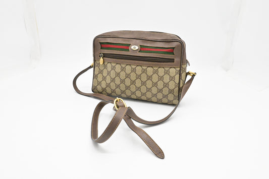 Gucci Shoulder Bag in GG Supreme Canvas