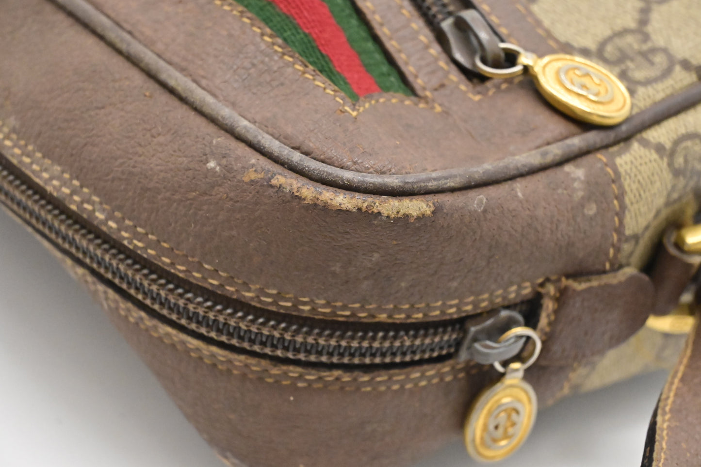 Gucci Shoulder Bag in GG Supreme Canvas