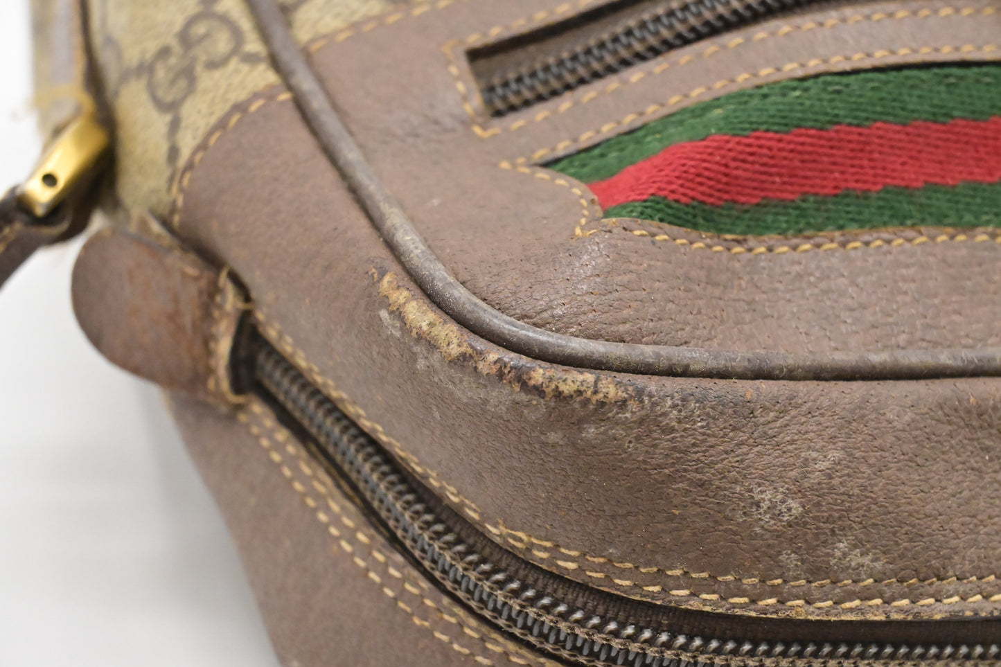 Gucci Shoulder Bag in GG Supreme Canvas