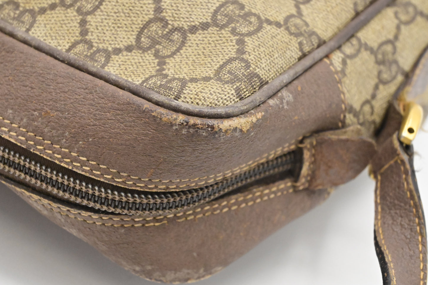 Gucci Shoulder Bag in GG Supreme Canvas