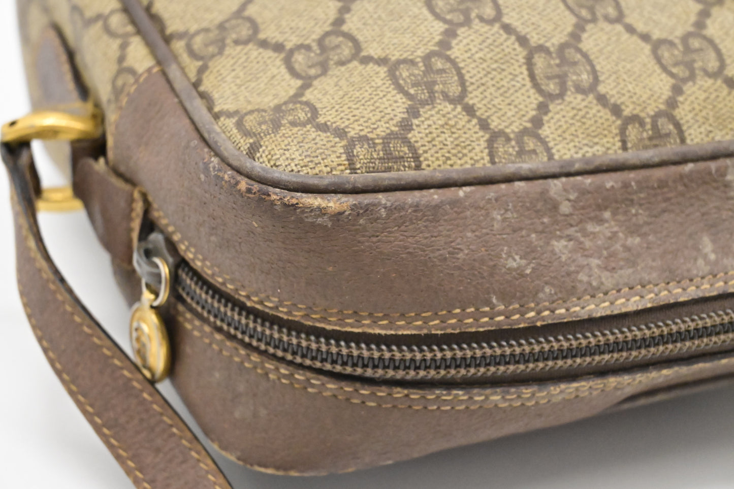 Gucci Shoulder Bag in GG Supreme Canvas