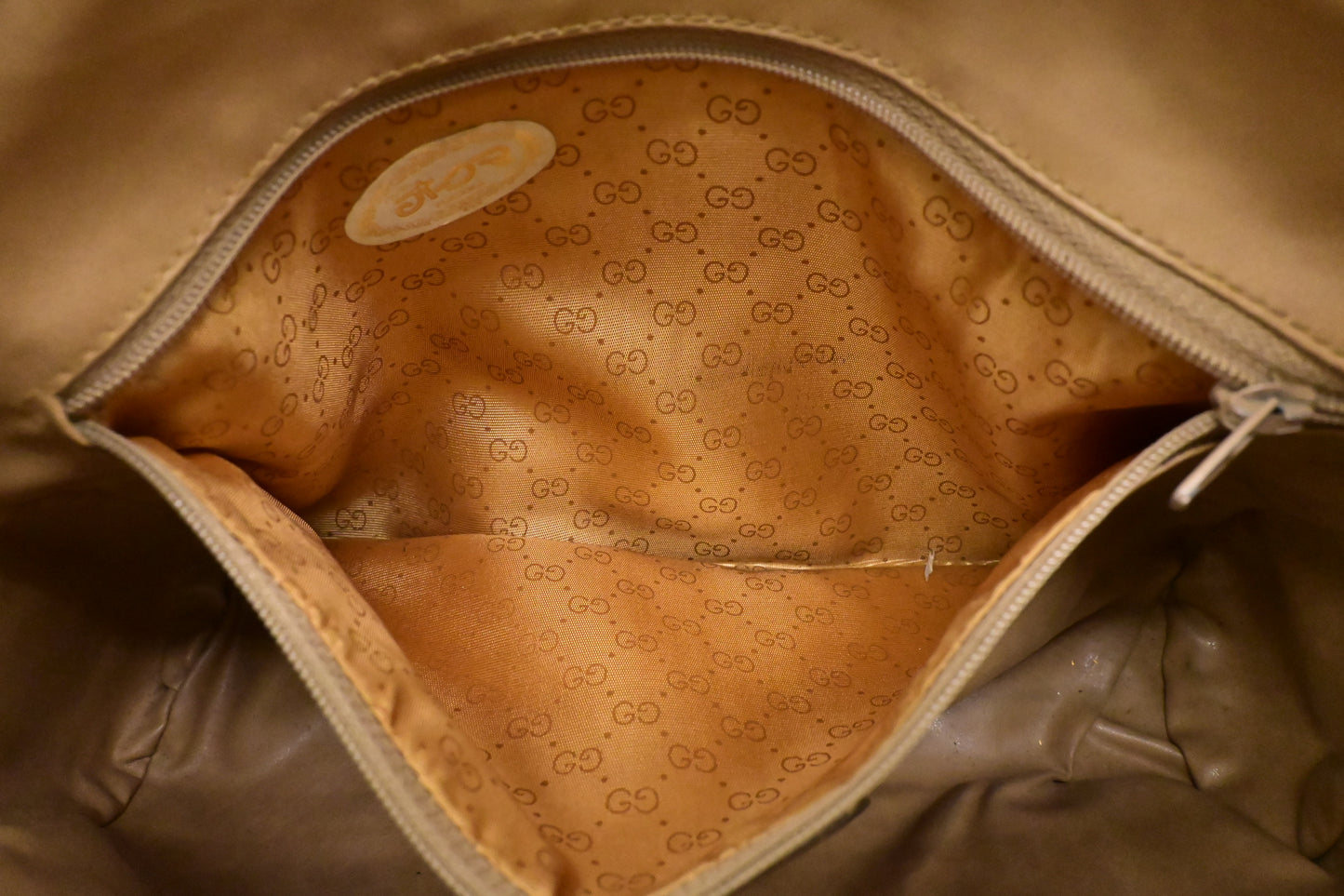 Gucci Shoulder Bag in GG Supreme Canvas